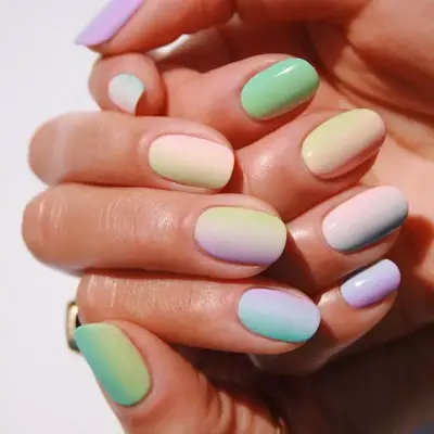 Multicolor rainbow gradient manicure