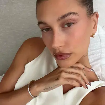Hailey Bieber with a chocolate glazed donut manicure