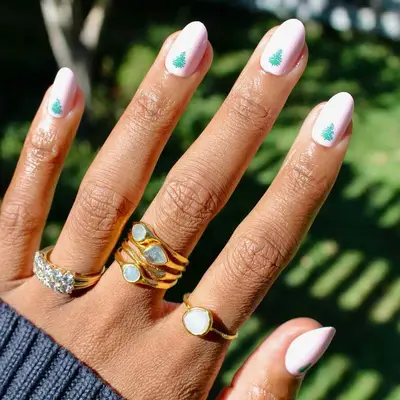 Minimalist Christmas evergreen tree nail art