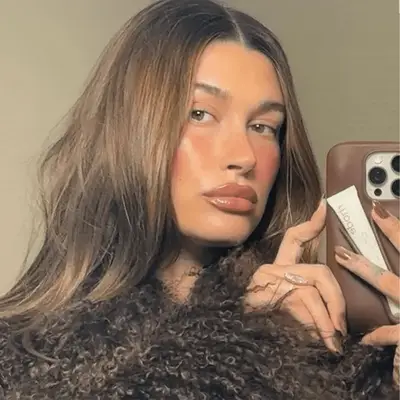 Hailey Bieber with mocha nails
