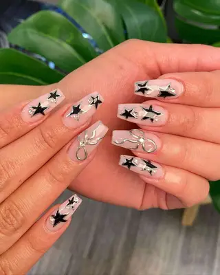 Nails with stars and bows. 