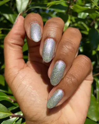 Silver sparkle manicure