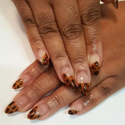 Tortoise-shell print nail design.