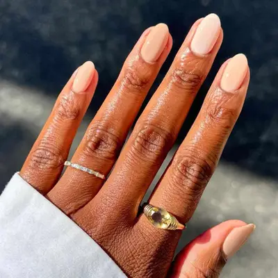 Ombre nude manicure