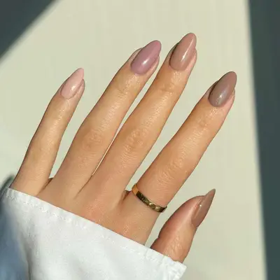 Neutral ombré manicure
