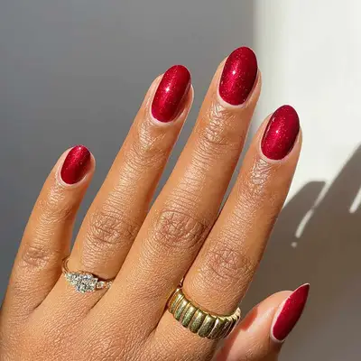 a short garnet red manicure