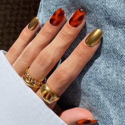 tortoise nails and accent gold chrome nails