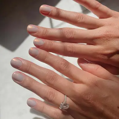 Short champagne nails