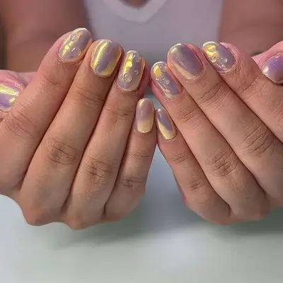 Iridescent gray manicure with blobby details
