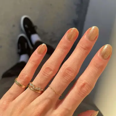 short gold glitter nails