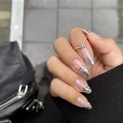 Glitter Bomb ombre silver nails 
