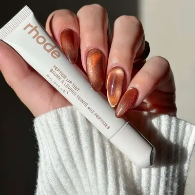 Glistening Caramel Velvet Nails - MYM Beauty Caramel Nail Ideas