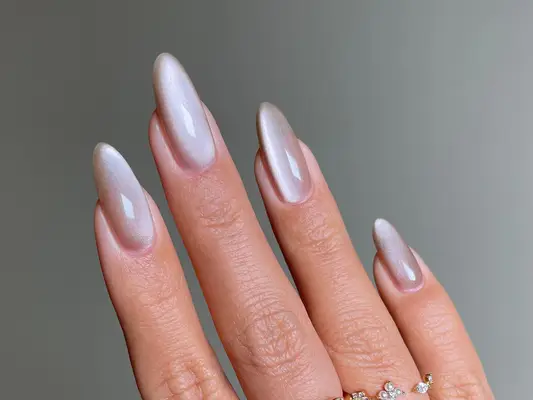 20 neutrale fløjls negleideer, der følger med alle dine sommers pasninger