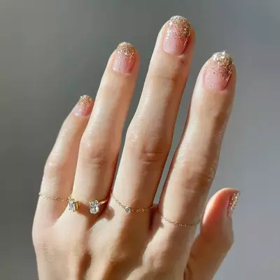 Squoval nails with ombre sparkles.