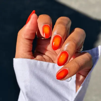 short natural aura nails with yellow center and orange base