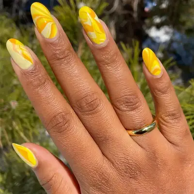 Manicure with gemstones 