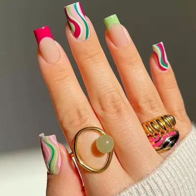 A square pink aura manicure