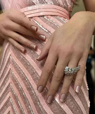 Margot Robbie fairy nails 