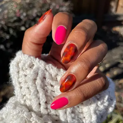 Hot pink and tortoise shell mismatched nails