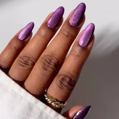 Purple manicure with a velvet-like effect.