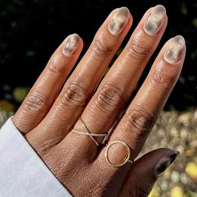 blonde tortoiseshell nails