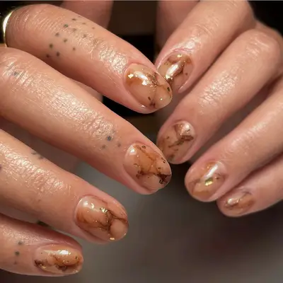Gold and brown marble short nails