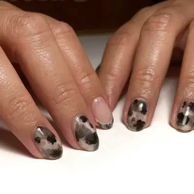 gray tortoisehell manicure