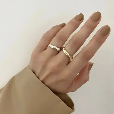 neutral short manicure