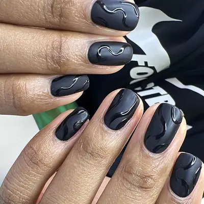 Black short nails with matte swirl design