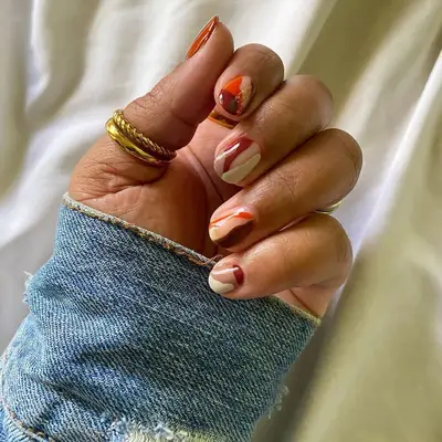 Abstract nails in autumn sunset colors