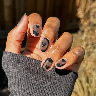 Black jelly heart manicure