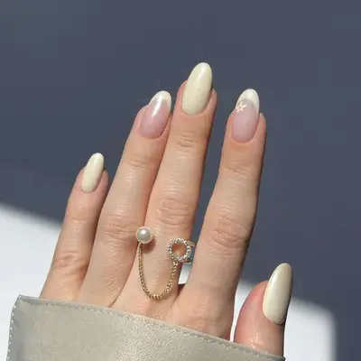 A soft buttercream chrome French manicure