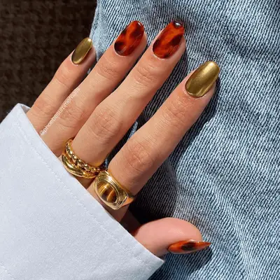 tortoiseshell manicure with gold chrome accents
