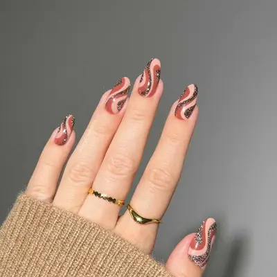 a neutral latte swirl manicure
