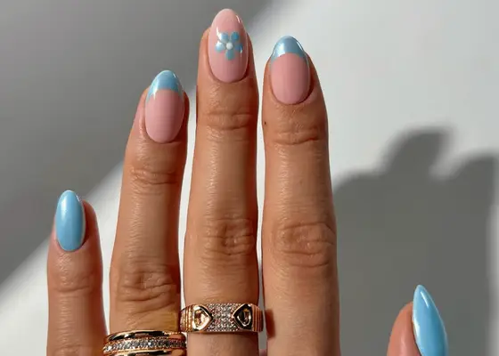 19 idées d'ongles chromés pour avril, du bleu bébé au rose vif