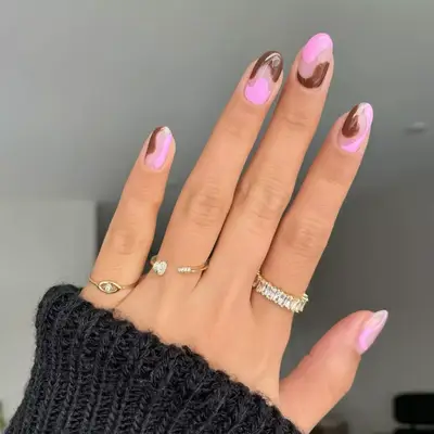Model with pink and brown nails