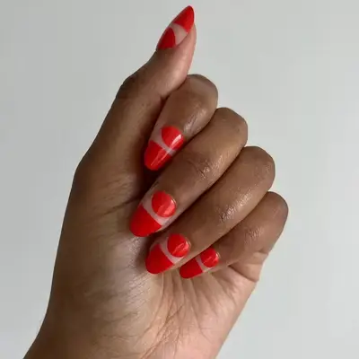 Model with red nails with geometric design