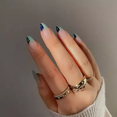 Light and dark blue graphic tips