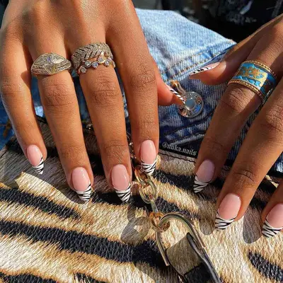 Almond-shaped zebra French tips