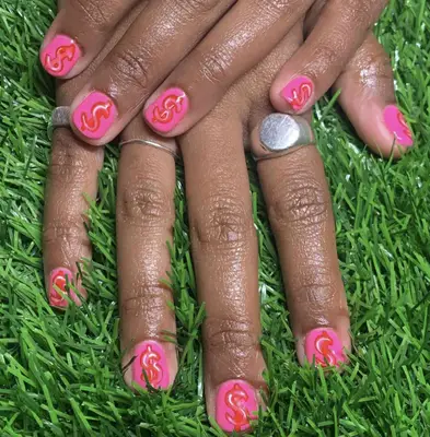 Short nails with neon pink dollar sign manicure