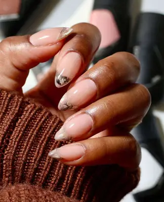 Marble Tip Lip Gloss nails