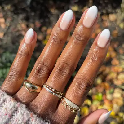 model with beige and white ombre nails