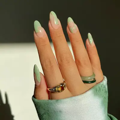 model with bare nails with green swirls and gold outline