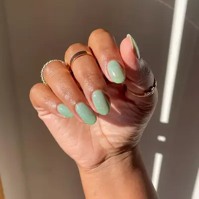 model with translucent jelly nails with shimmer finish