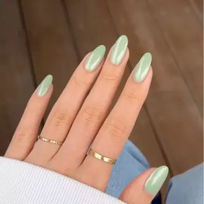 model with shimmery green jelly nails