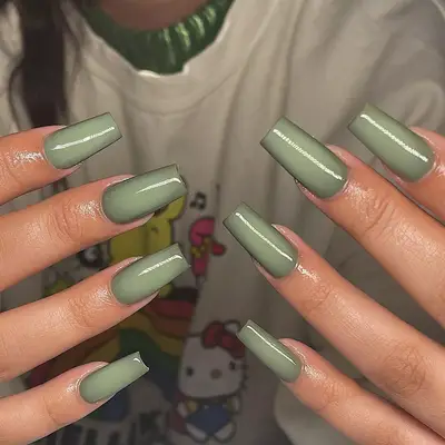 model with sage green nails with aura in center
