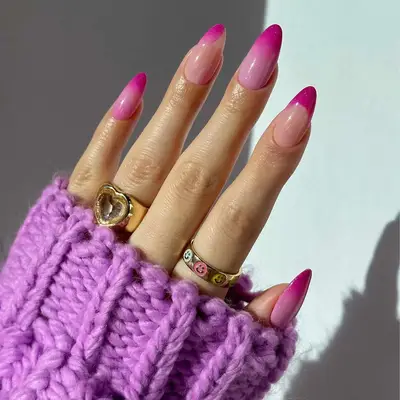 magenta manicure