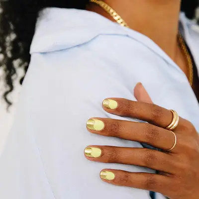 Pastel yellow and metallic gold nails