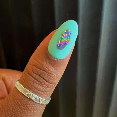 Trippy matte press-on nails