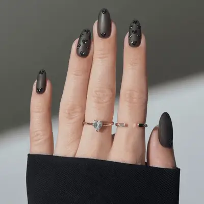 Pale orange and green neon matte nail design